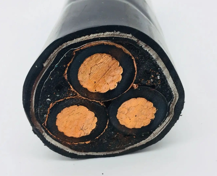 架空絕緣線多用于遠(yuǎn)距離電流傳輸、城市供電、工程工地供電等領(lǐng)域.jpg
